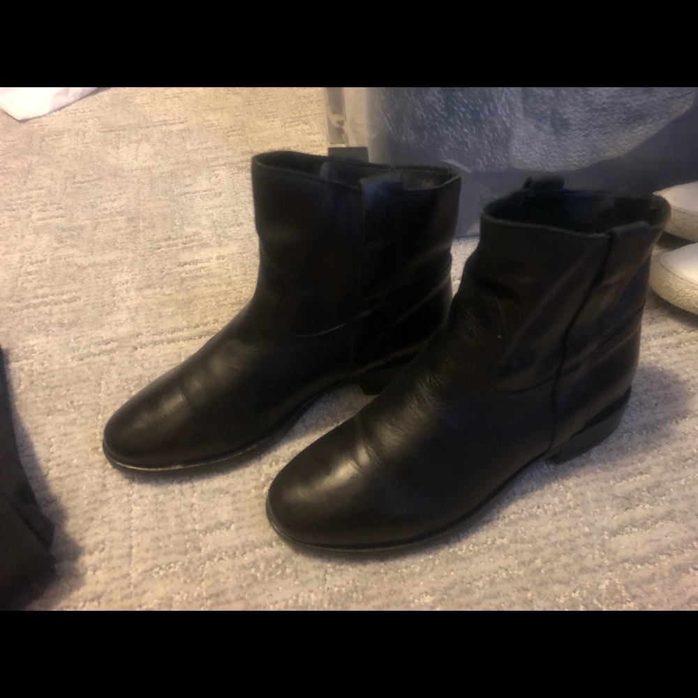 Barney’s Boots - Picture 3 of 4
